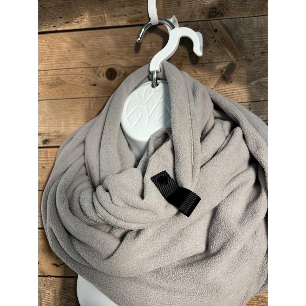 Lululemon Athletica Vinyasa Scarf One Size Gray Fleece Snap Buttons Versatile - Picture 2 of 10